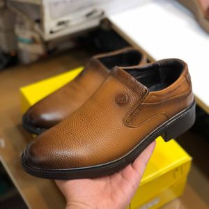 خرید اینترنتی کفش چرم مردانه مدل بارسا رنگ عسلی رخشی