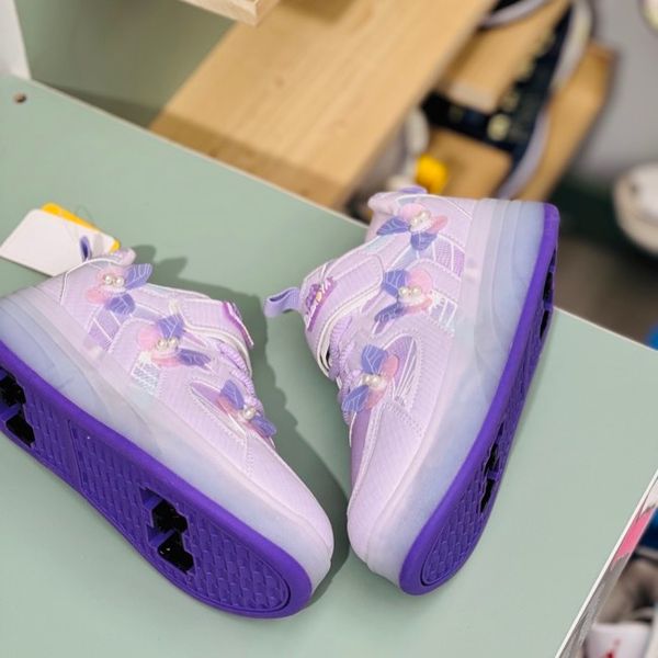 کتونی دخترانه اسکیتی چراغدار طرح پروانه برند KIDS KING کد 4022801