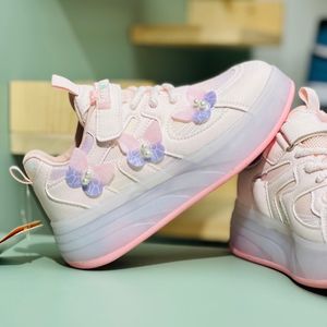 خرید اینترنتی قیمت کتونی دخترانه اسکیتی چراغدار طرح پروانه برند KIDS KING کد 4022801