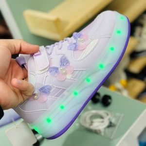 خرید اینترنتی قیمت کتونی دخترانه اسکیتی چراغدار طرح پروانه برند KIDS KING کد 4022801