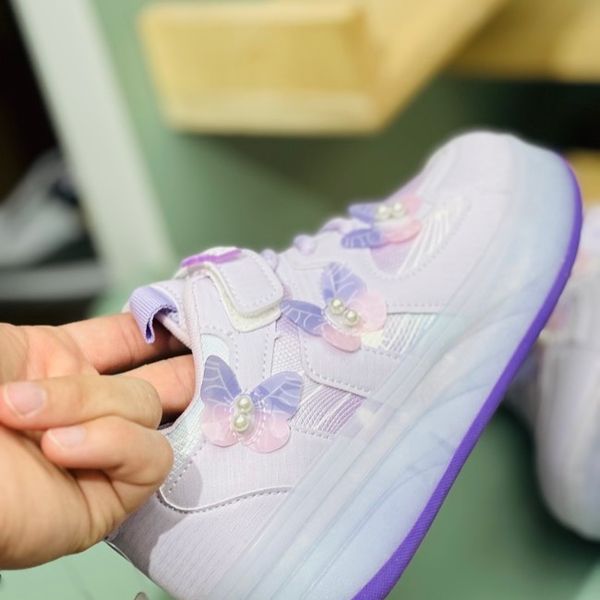 کتونی دخترانه اسکیتی چراغدار طرح پروانه برند KIDS KING کد 4022801