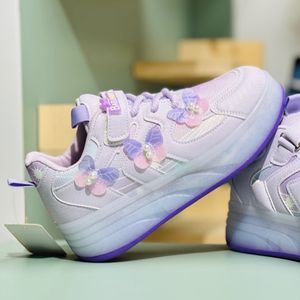 خرید اینترنتی قیمت کتونی دخترانه اسکیتی چراغدار طرح پروانه برند KIDS KING کد 4022801