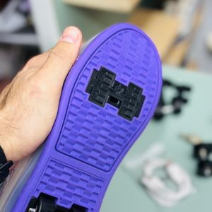 خرید اینترنتی قیمت کتونی دخترانه اسکیتی چراغدار طرح کرومی برند KIDS KING کد 4022802