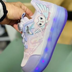 خرید اینترنتی قیمت کتونی دخترانه اسکیتی چراغدار طرح کرومی برند KIDS KING کد 4022802