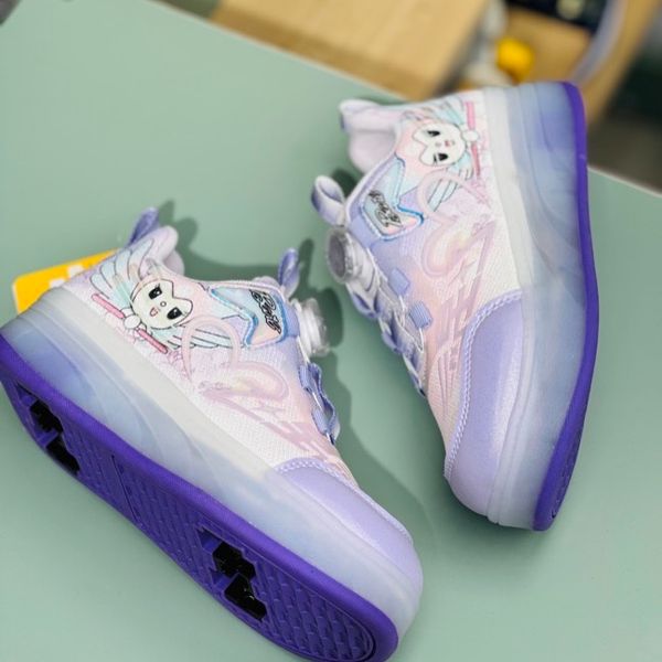 کتونی دخترانه اسکیتی چراغدار طرح کرومی برند KIDS KING کد 4022802