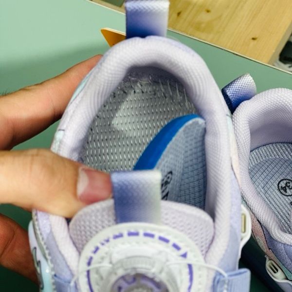 کتونی دخترانه اسکیتی چراغدار طرح کرومی برند KIDS KING کد 4022802