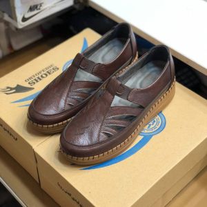 خرید اینترنتی کفش طبی زنانه مدل گردو رنگ قهوه ای