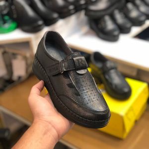 قیمت ارزان کفش طبی چرم زنانه مدل باران رنگ مشکی