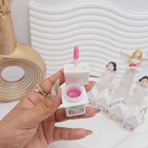 خرید آنلاین لیپ گلاس طرح خانه کرومی برند Mundo