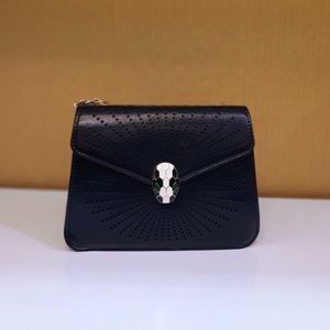 خرید آنلاین کیف دوشی مشکی