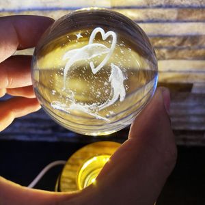 فروش اینترنتی چراغ خواب گوی کریستالی فوق العاده زیبا طرح دلفین و قلب