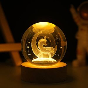 خرید اینترنتی چراغ خواب گوی کریستالی فوق العاده زیبا طرح اسب تک شاخ