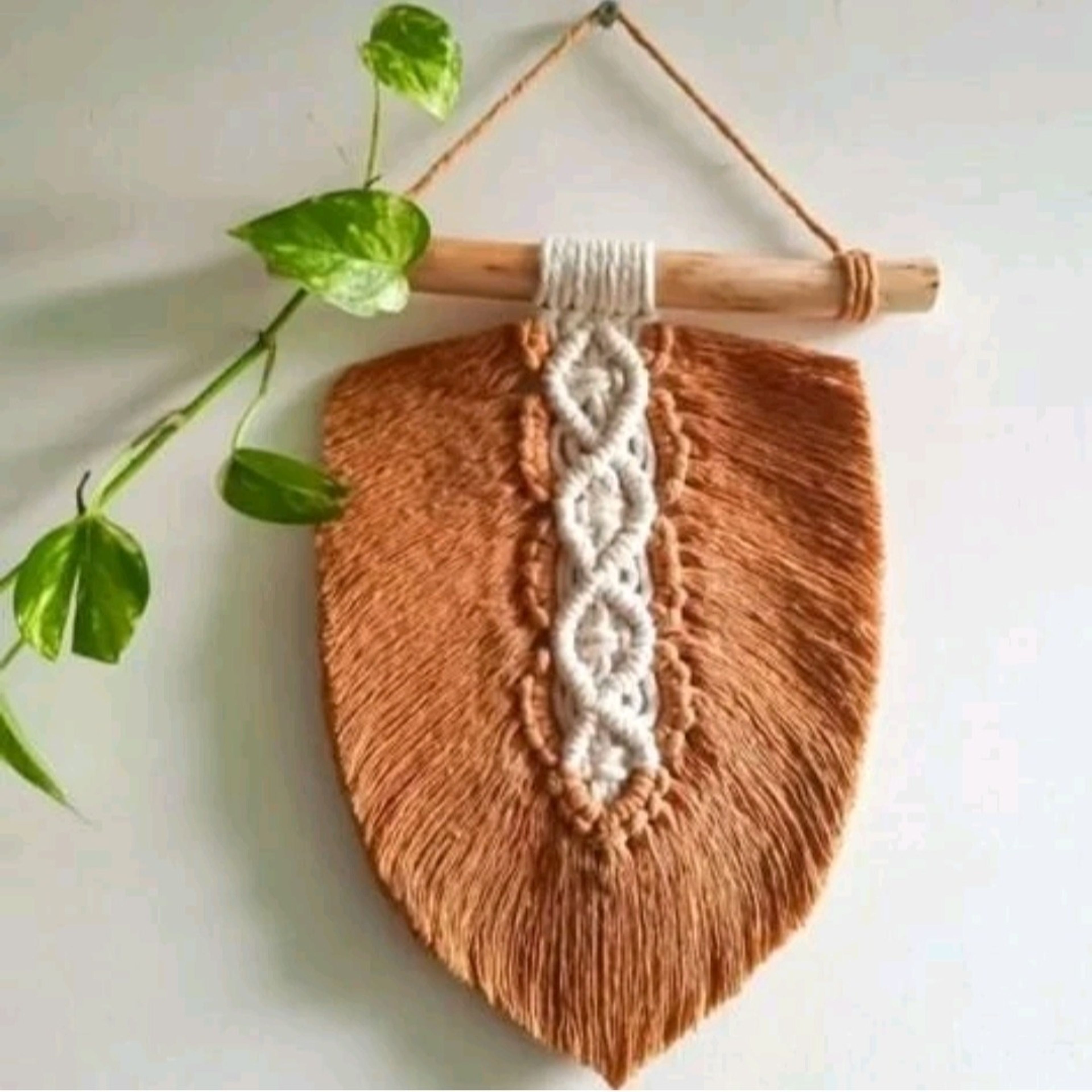 خرید اینترنتی دیوارکوب تک برگ مکرومه مدل بهاران