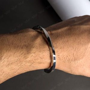 قیمت ارزان بنگل مردانه مدل پیچ خورده ( در 3 رنگبندی )