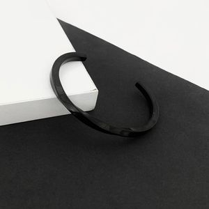 قیمت ارزان بنگل مردانه مدل پیچ خورده ( در 3 رنگبندی )