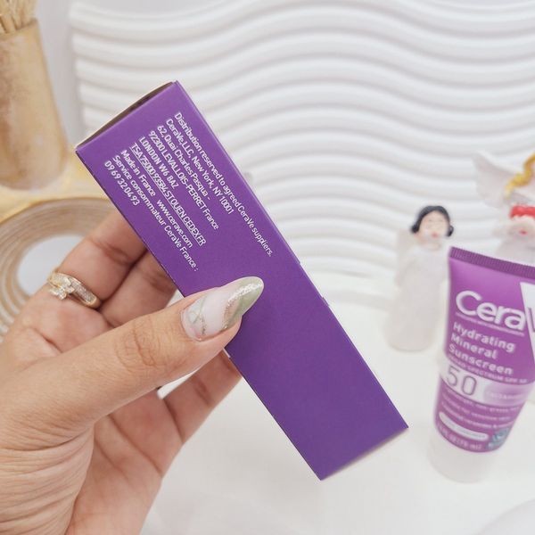 کرم ضد آفتاب معدنی آبرسان SPF 50 مناسب برای پوست های حساس برند سراوی Cerav