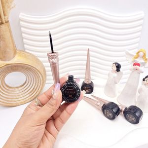مشخصات خط چشم مشکی ماژیکی برند 3Q beauty