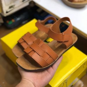 خرید انلاین صندل مانیا دخترانه برند مرداس رنگ عسلی