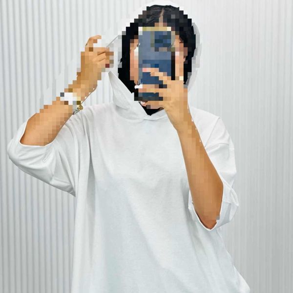 تیشرت کلاهدار