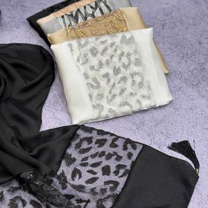 خرید اینترنتی شال مجلسی منگوله دار کد 1065