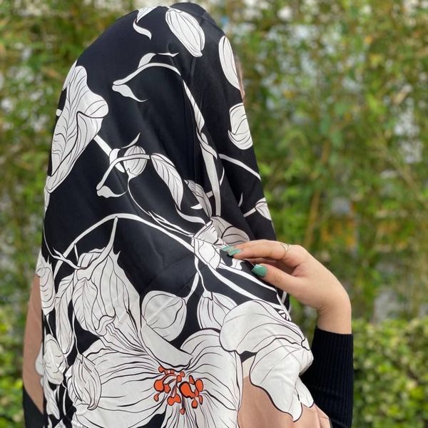 روسری نخی دور دست دوز کد 1069