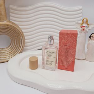 خرید آنلاین عطر بیکینی رایحه هلو (PEACH JUICE) حجم 50 میل فوق العاده خوشبو با ماندگاری