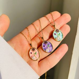 مشخصات گردنبند استیل طرح مروارید و رز برجسته