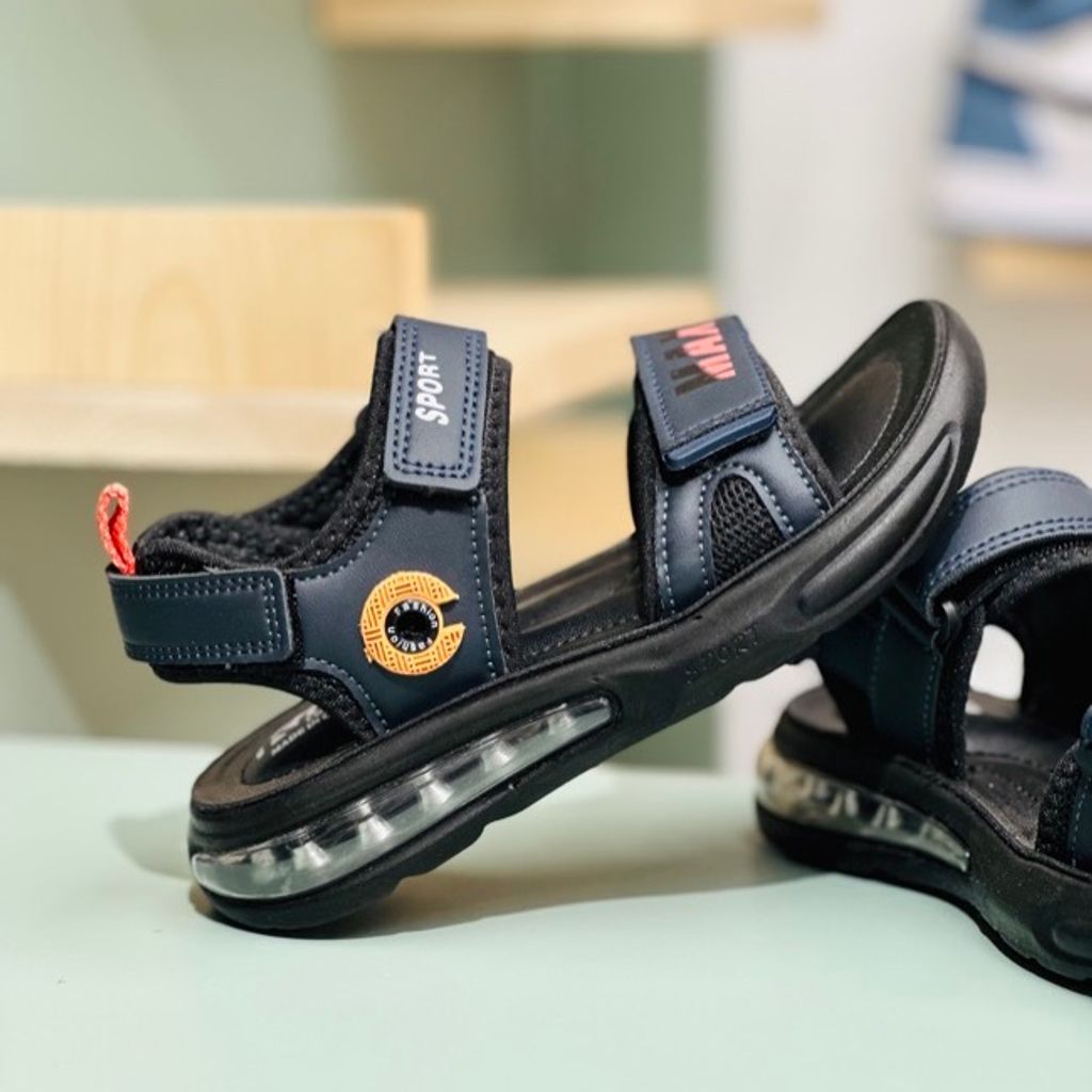 خرید اینترنتی قیمت صندل بچگانه اسپرت طرح کپسولی حلقه برند Kids کد 4022902