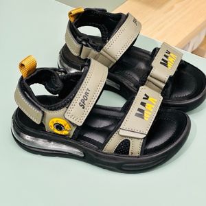 خرید اینترنتی قیمت صندل بچگانه اسپرت طرح کپسولی حلقه برند Kids کد 4022902