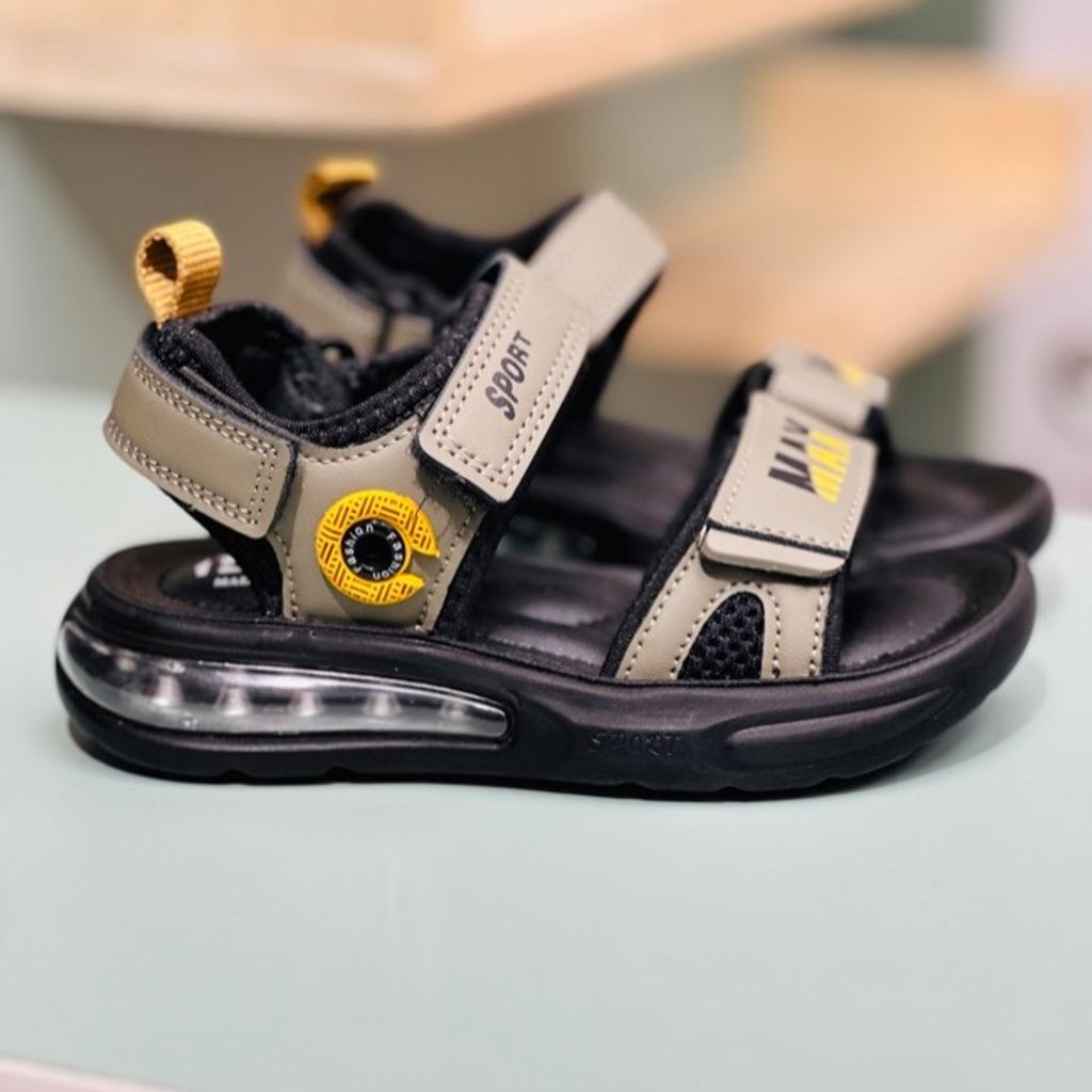 خرید اینترنتی قیمت صندل بچگانه اسپرت طرح کپسولی حلقه برند Kids کد 4022902
