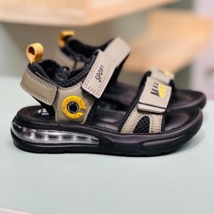 خرید اینترنتی قیمت صندل بچگانه اسپرت طرح کپسولی حلقه برند Kids کد 4022902