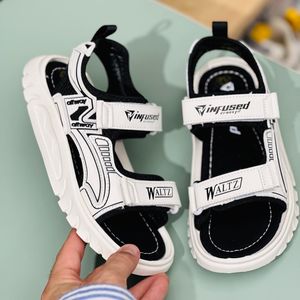 خرید اینترنتی قیمت صندل بچگانه وارداتی طرح Crossfit برند Winstar کد 4030301