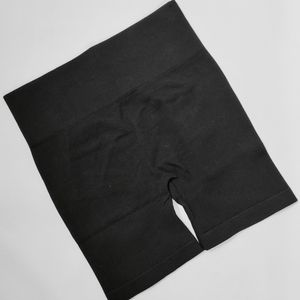 فروش اینترنتی شلوارک ورزشی زنانه