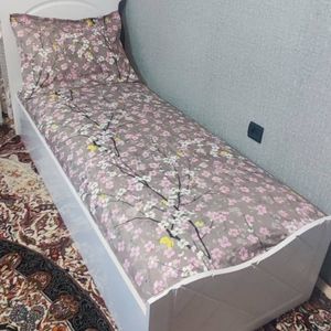 خرید آنلاین ملحفه یک نفره شکوفه زمینه کرم قهوه ای نسکافه ای روتختی یک نفره کرم شکوفه