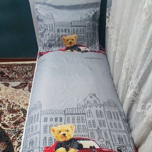 خرید انلاین روتختی یک نفره پسرانه تدی طوسی خرسی توسی ماشینی قرمز