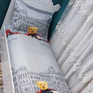 خرید اینترنتی روتختی یک نفره پسرانه تدی طوسی خرسی توسی ماشینی قرمز
