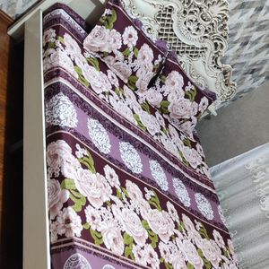 خرید انلاین ملحفه کشدار دونفره با دوعدد روبالش طرح سفید بنفش گلدار