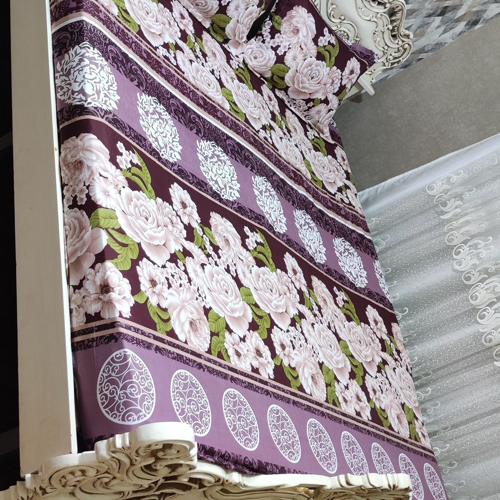 خرید اینترنتی ملحفه کشدار دونفره با دوعدد روبالش طرح سفید بنفش گلدار
