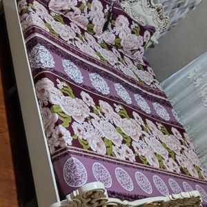 خرید آنلاین ملحفه کشدار دونفره با دوعدد روبالش طرح سفید بنفش گلدار