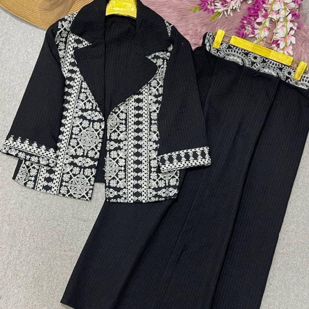 فروش اینترنتی ست کت دامن زنانه طرح آنا