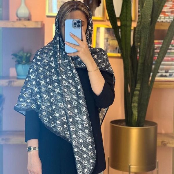 روسری نخی طرح ال وی کد 1075