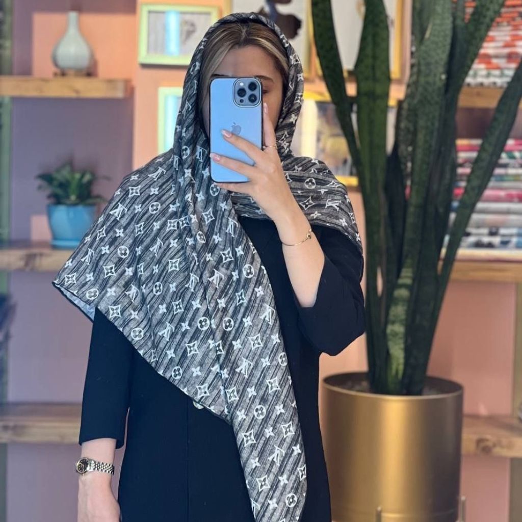 خرید انلاین روسری نخی طرح ال وی کد 1075