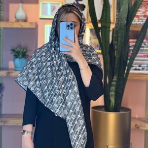 خرید انلاین روسری نخی طرح ال وی کد 1075