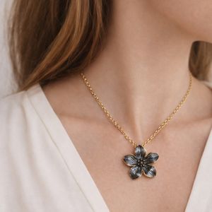 خرید آنلاین گردنبند استیل رنگ ثابت طرح گل