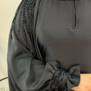 خرید اینترنتی عبایی زنانه طرح سرشونه نگین مشکی