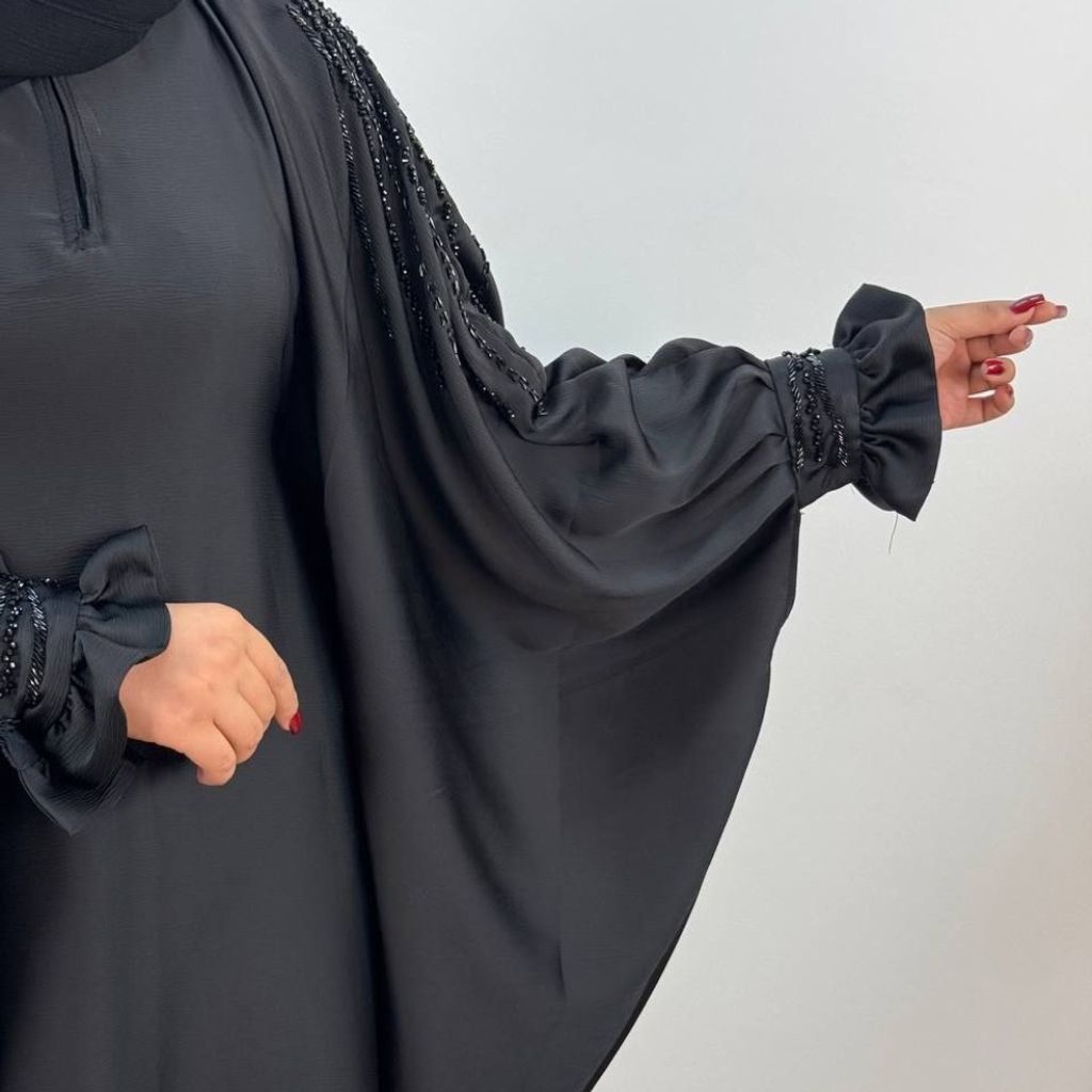 خرید اینترنتی عبایی زنانه طرح سرشونه نگین مشکی