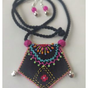 قیمت ارزان گردنبند رو لباسی گلدوزی شده