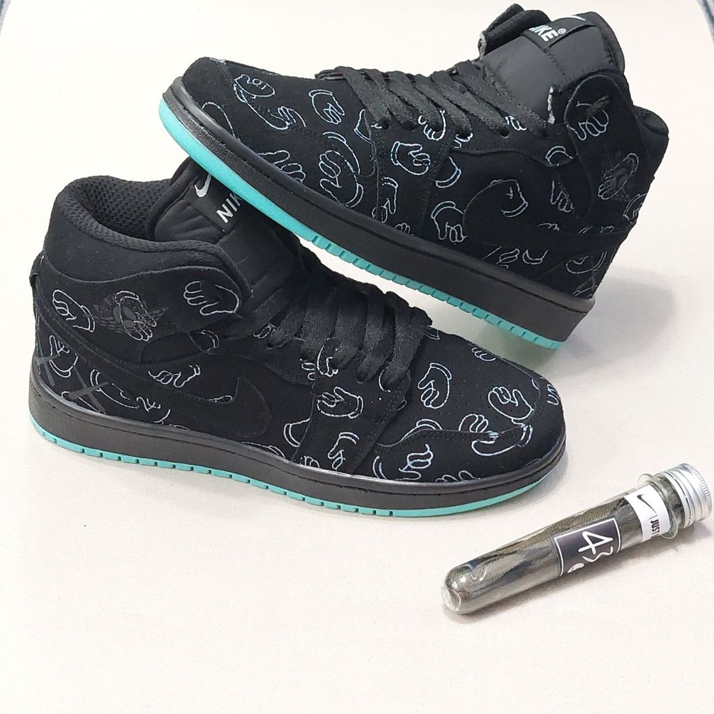 مشخصات کتونی نایک جردن 1 کاز Nike jordan kaws