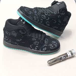 مشخصات کتونی نایک جردن 1 کاز Nike jordan kaws