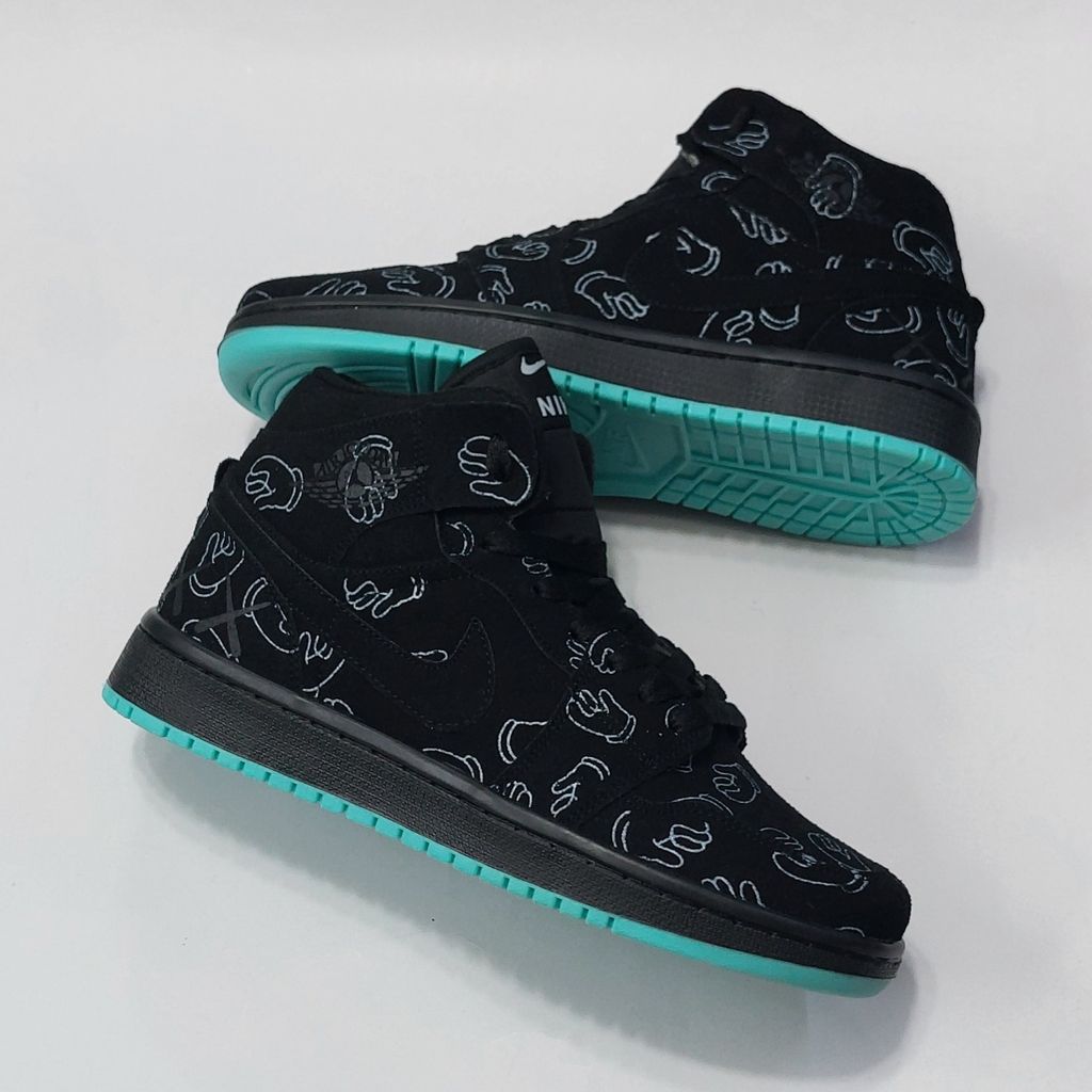 خرید انلاین کتونی نایک جردن 1 کاز Nike jordan kaws